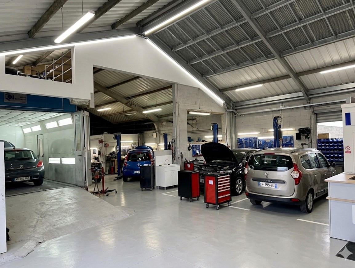 Intérieur du garage REPAIRnCO - Les Clayes-sous-Bois